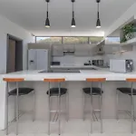 Metropole Green Point: Chic 2Nd Floor Room