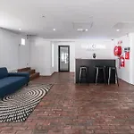 Metropole Green Point: Chic 2Nd Floor Room