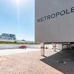 Metropole Green Point: Chic 2Nd Floor Room