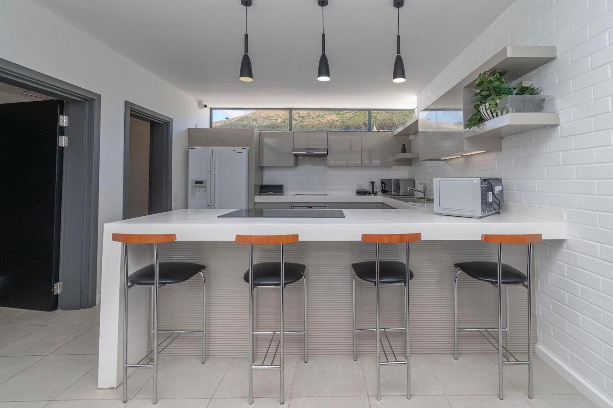 Metropole Green Point: Chic 2nd Floor *