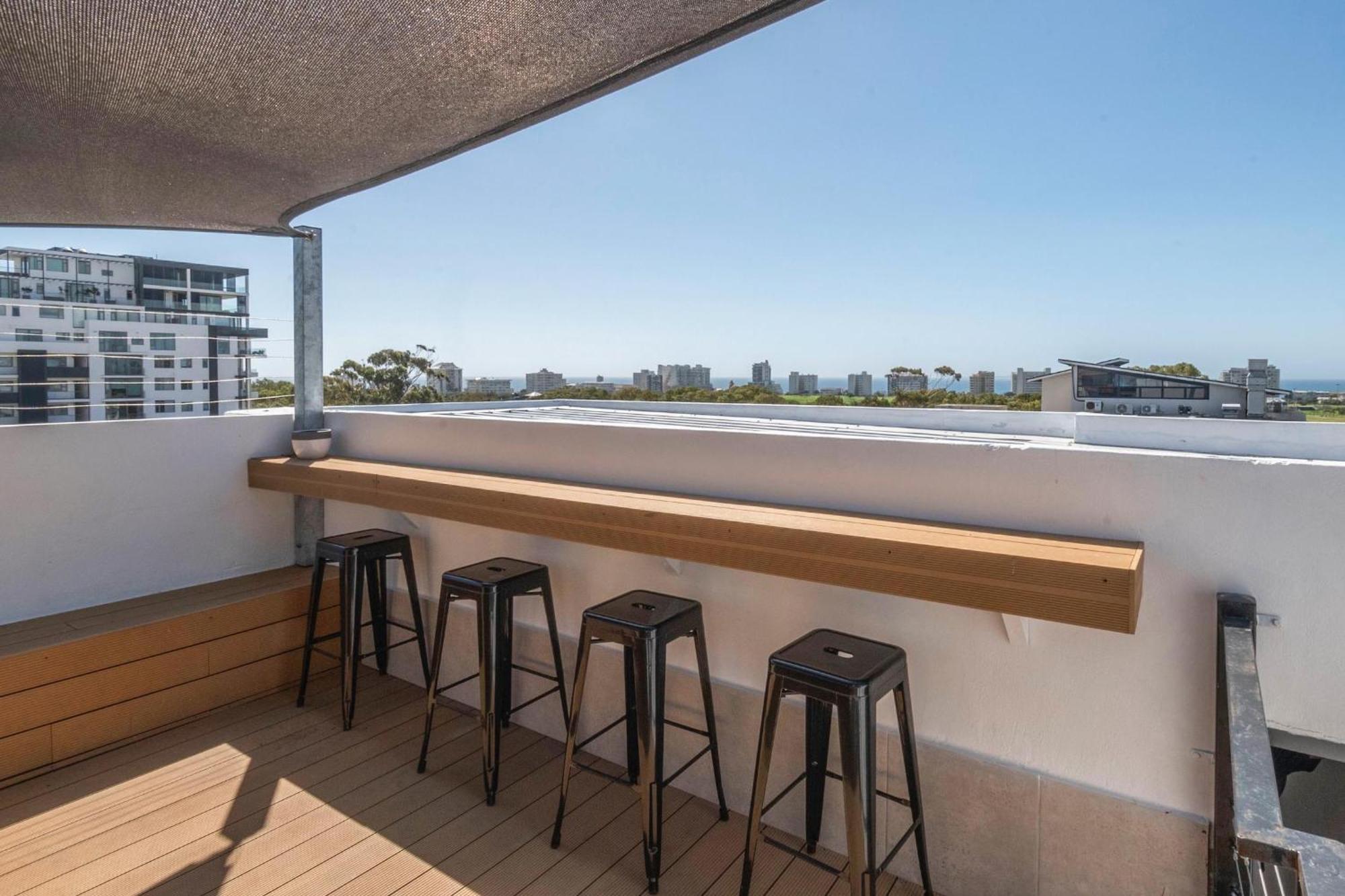 Metropole Green Point: Chic 2nd Floor