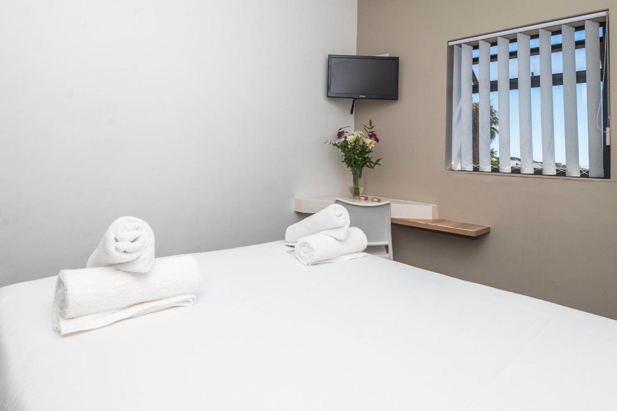 Metropole Green Point: Chic 2nd Floor Apartment