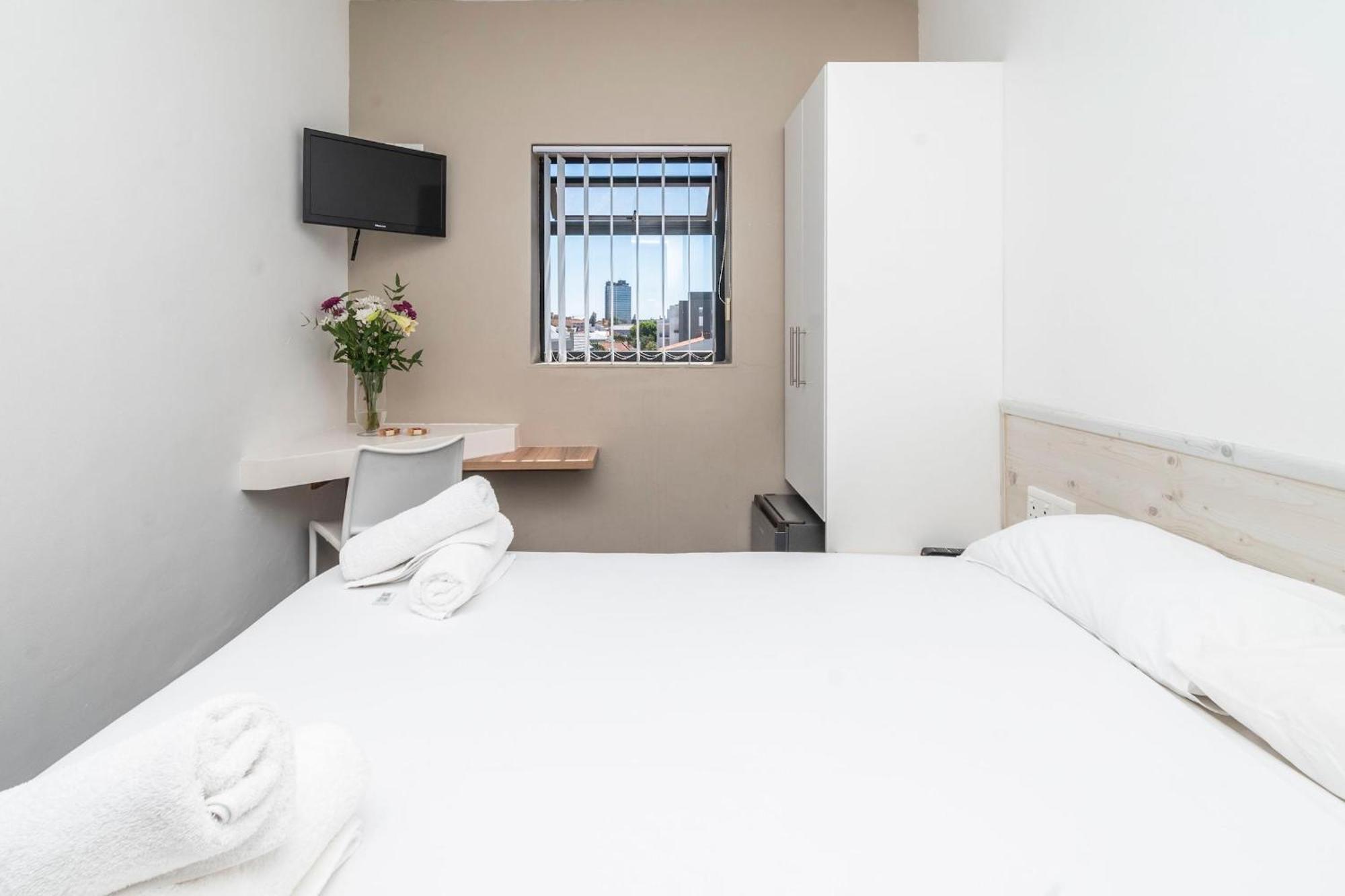 Metropole Green Point: Chic 2nd Floor Apartment