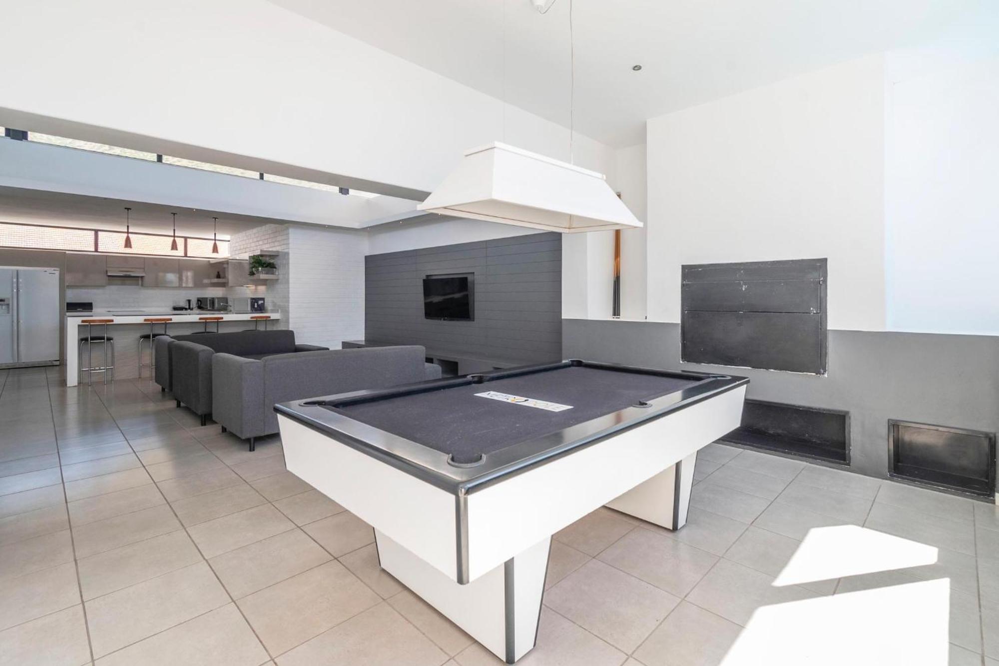 Apartment Metropole Green Point: Chic 2nd Floor